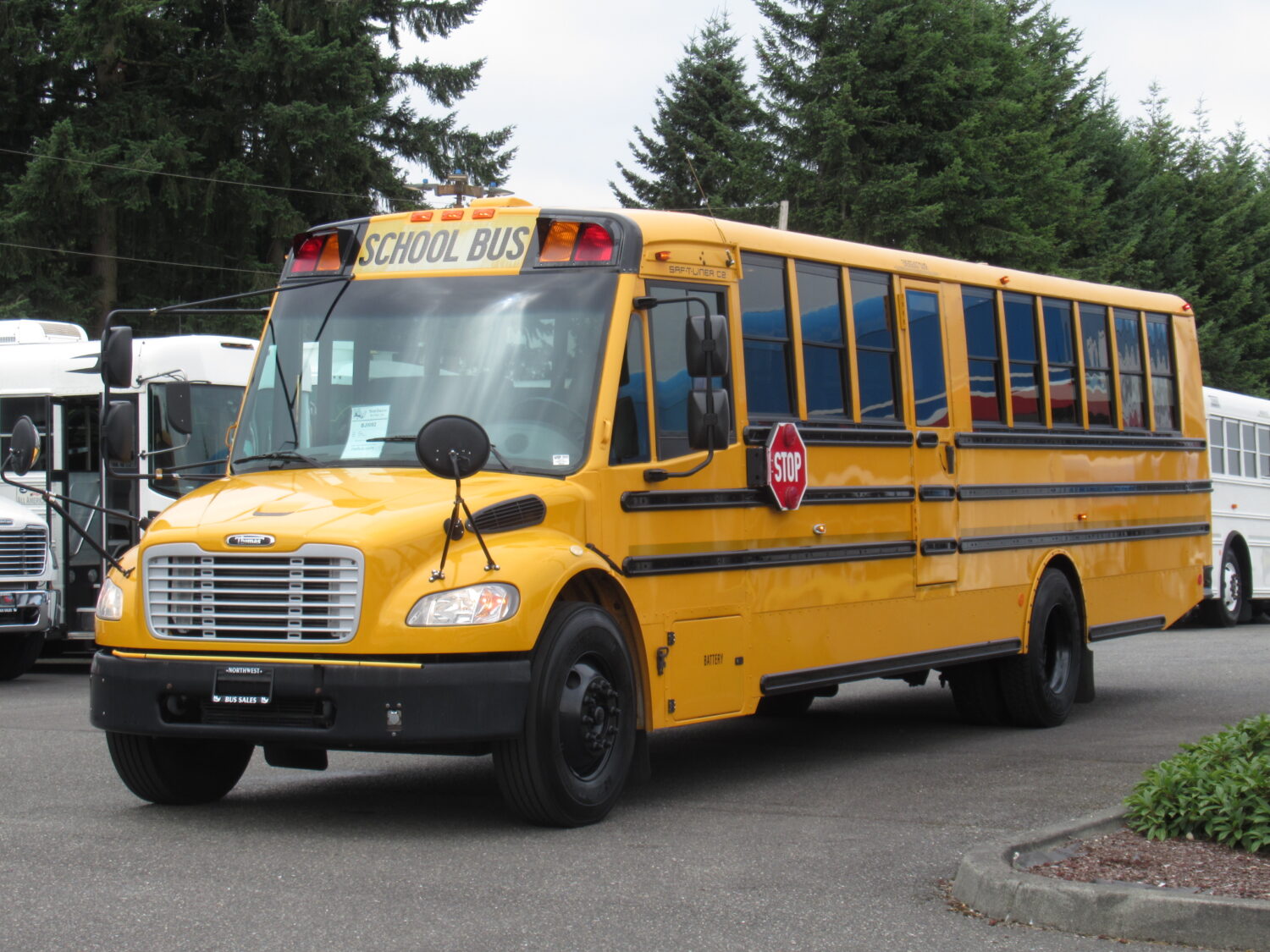 2016 Thomas Saf-T-Liner C2 72 Passenger School Bus - BJ0082 - Image 2