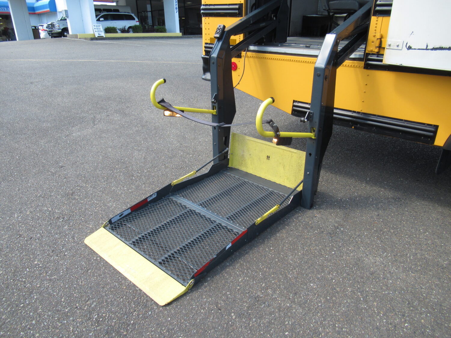 2007 Thomas Saf-T-Liner 24 Passenger ADA Short School Bus - B80829 - Image 10