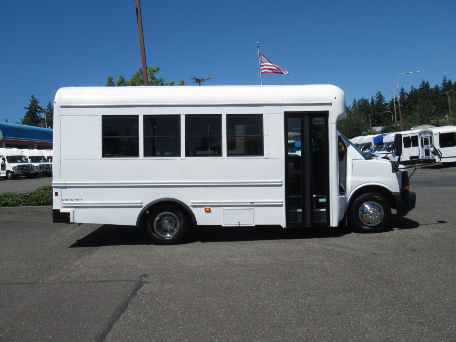2014 Chevrolet Starcraft Prodigy 24 Passenger MFSAB - B22346 - Image 10