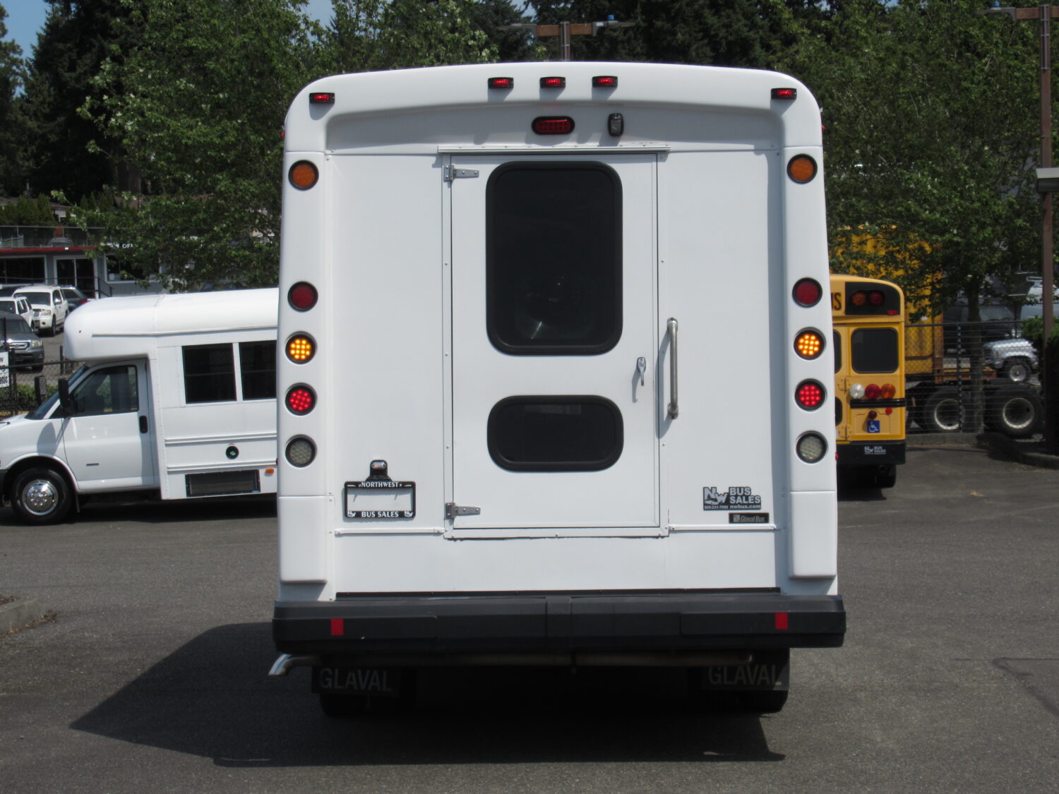 2016 Chevrolet Glaval Titan II 14 Passenger Shuttle Bus - S38327 - Image 11