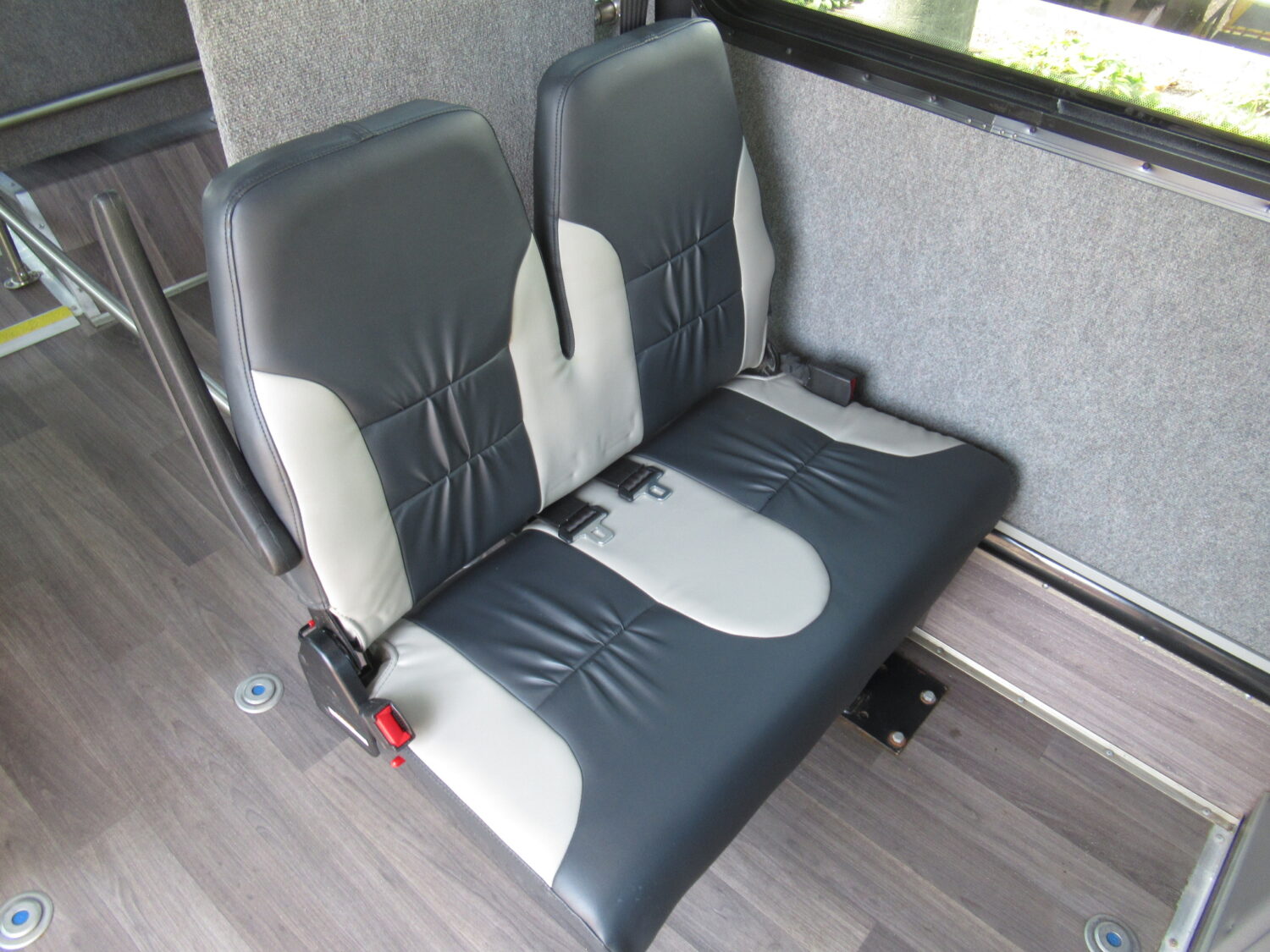 2017 Ford Elkhart Custom Designs KSIR Low Floor 14 Passenger Shuttle Bus - S71751 - Image 7