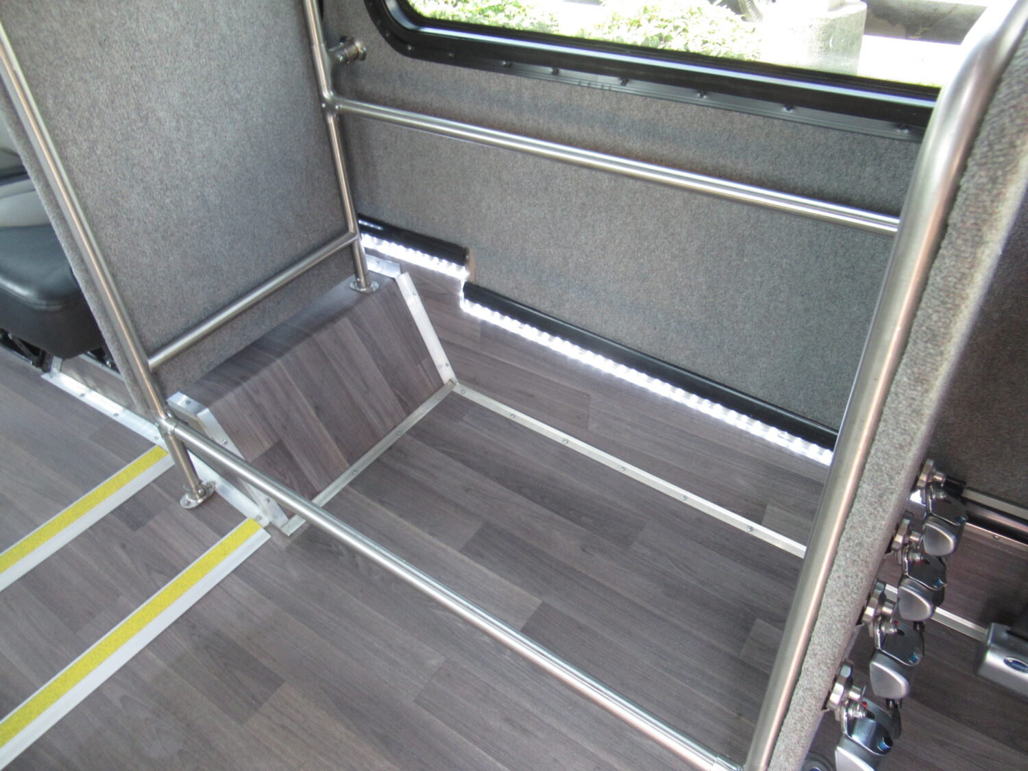 2017 Ford Elkhart Custom Designs KSIR Low Floor 14 Passenger Shuttle Bus - S71751 - Image 9