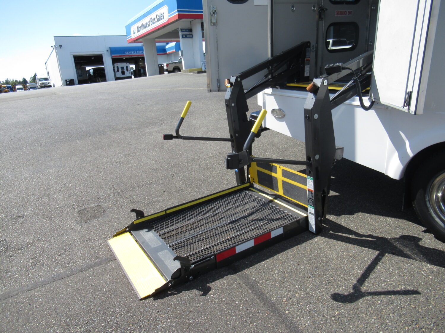 2015 Chevrolet Glaval Titan II 14 Passenger Shuttle Bus - S33781 - Image 11