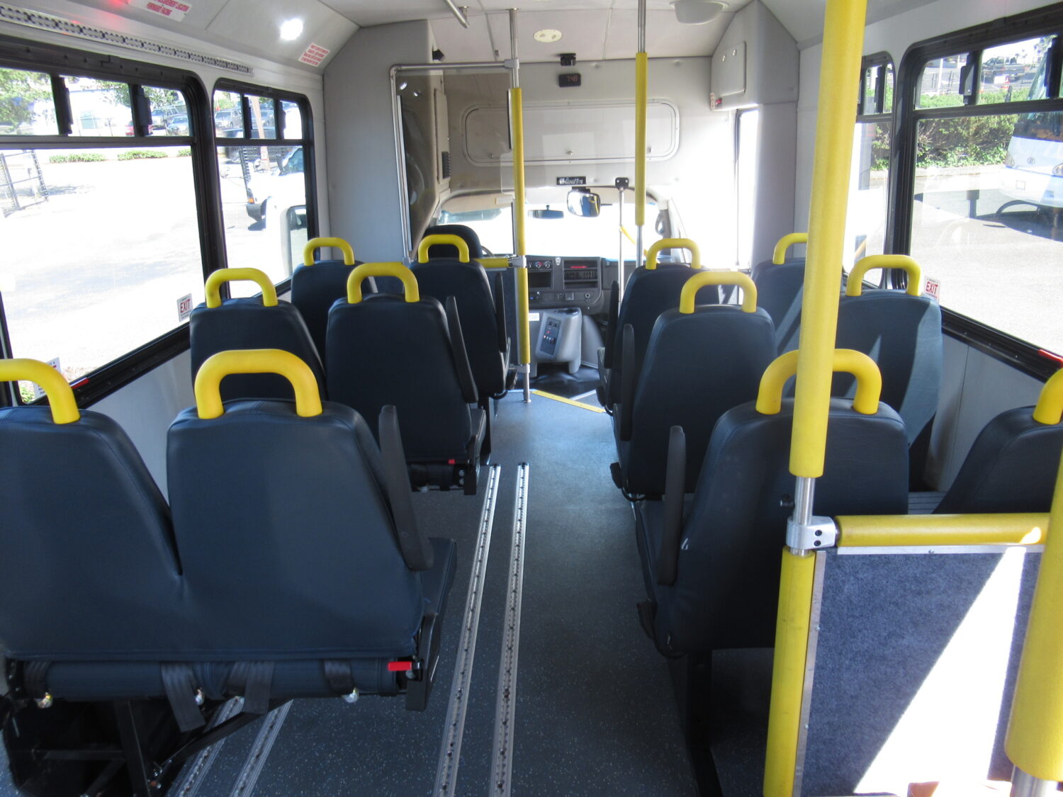 2015 Chevrolet Glaval Titan II 14 Passenger Shuttle Bus - S33781 - Image 8