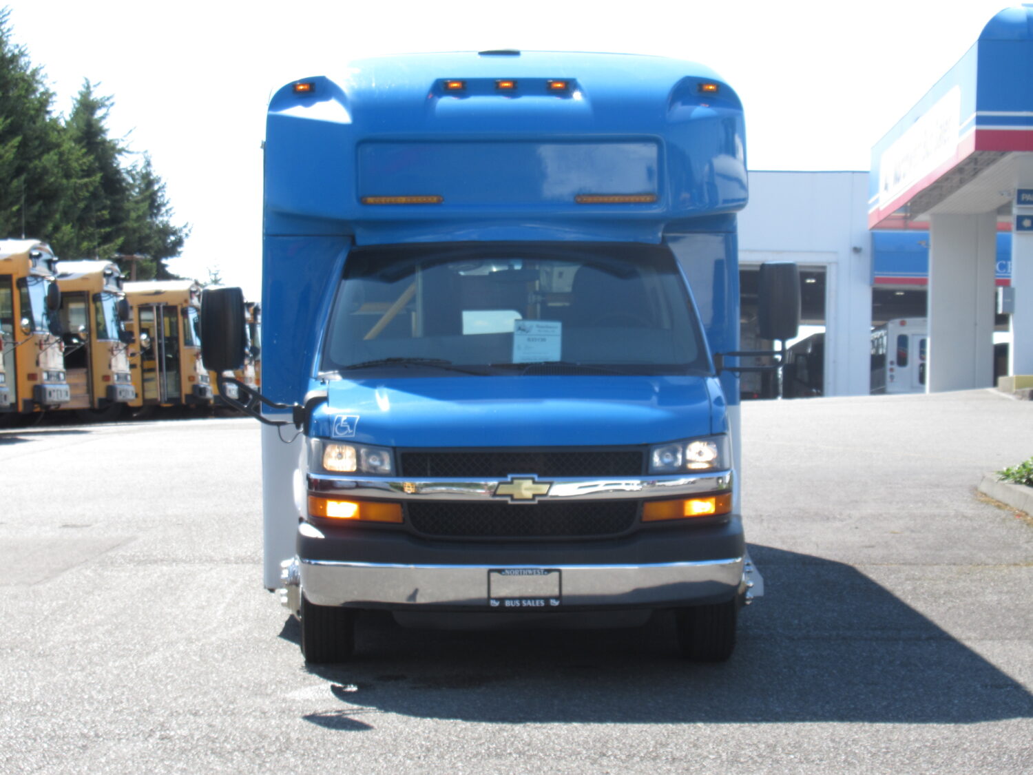 2015 Chevrolet Glaval Titan II 14 Passenger Shuttle Bus - S33781 - Image 12