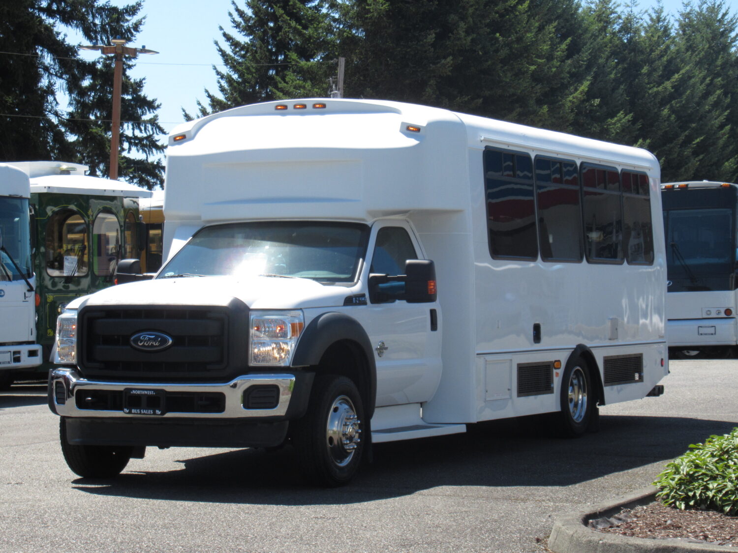 2016 Ford F-550 Champion Defender 16 Passenger ADA Shuttle Bus - S67830 - Image 2