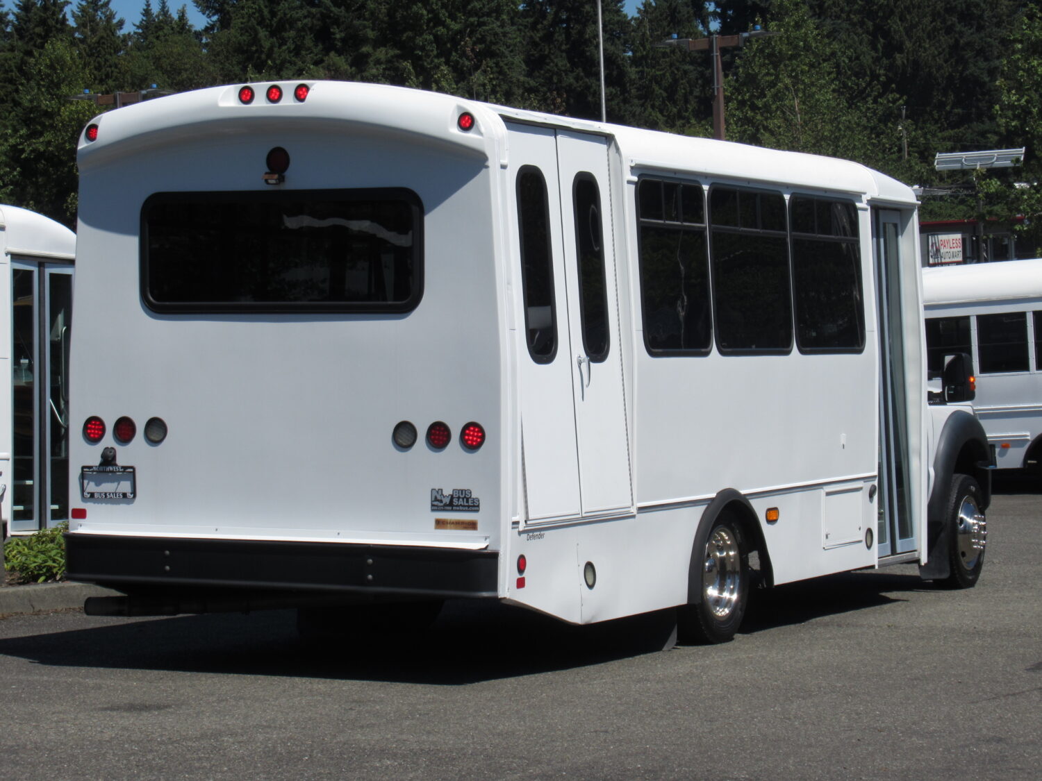 2016 Ford F-550 Champion Defender 16 Passenger ADA Shuttle Bus - S67830 - Image 3