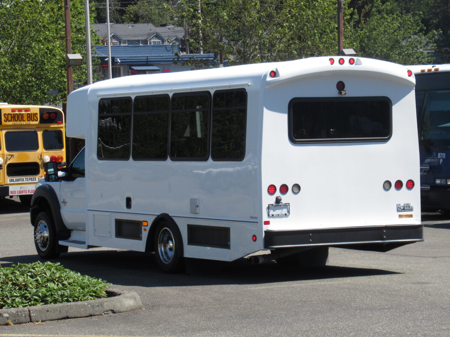 2016 Ford F-550 Champion Defender 16 Passenger ADA Shuttle Bus - S67830 - Image 4