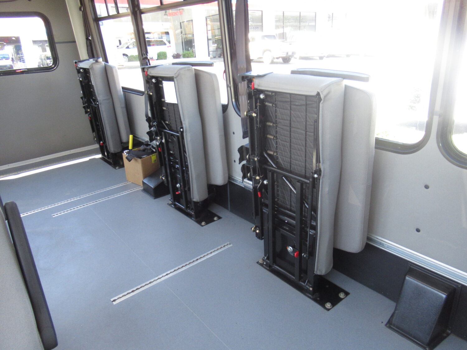 2016 Ford F-550 Champion Defender 16 Passenger ADA Shuttle Bus - S67830 - Image 10