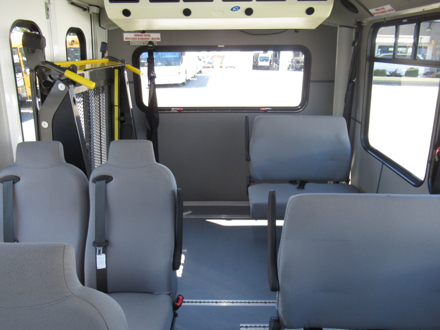 2016 Ford F-550 Champion Defender 16 Passenger ADA Shuttle Bus - S67830 - Image 7