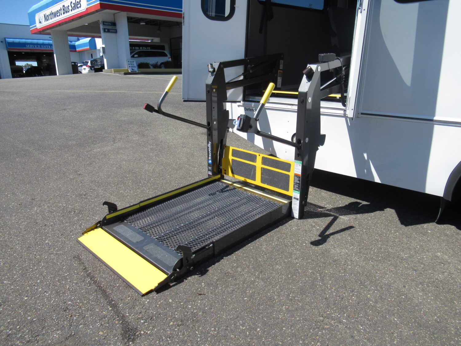 2016 Ford F-550 Champion Defender 16 Passenger ADA Shuttle Bus - S67830 - Image 11