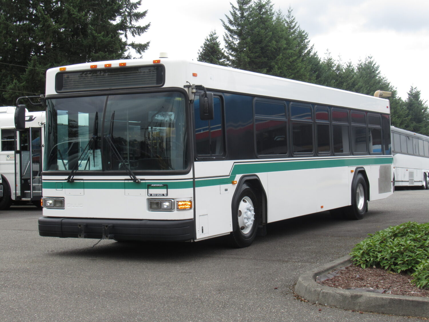 2008 Gillig Low Floor 32 Passenger ADA Transit Bus - T78051 - Image 2
