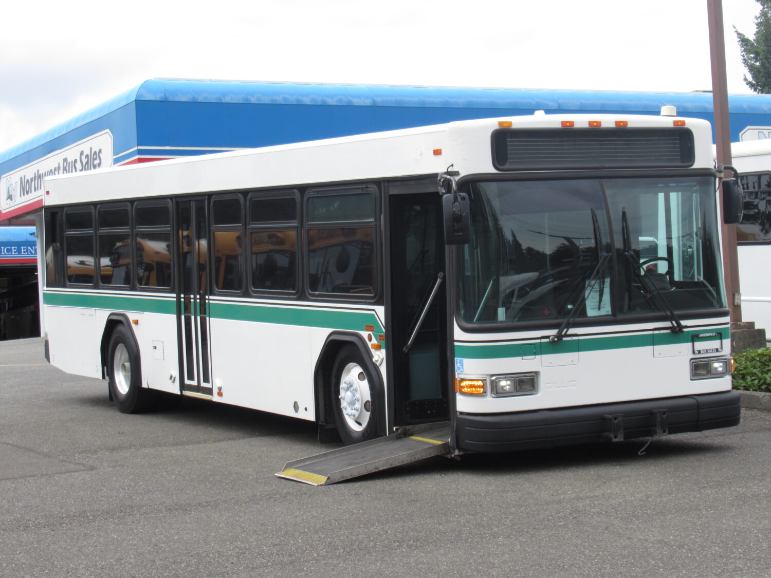 2008 Gillig Low Floor 32 Passenger ADA Transit Bus - T78051