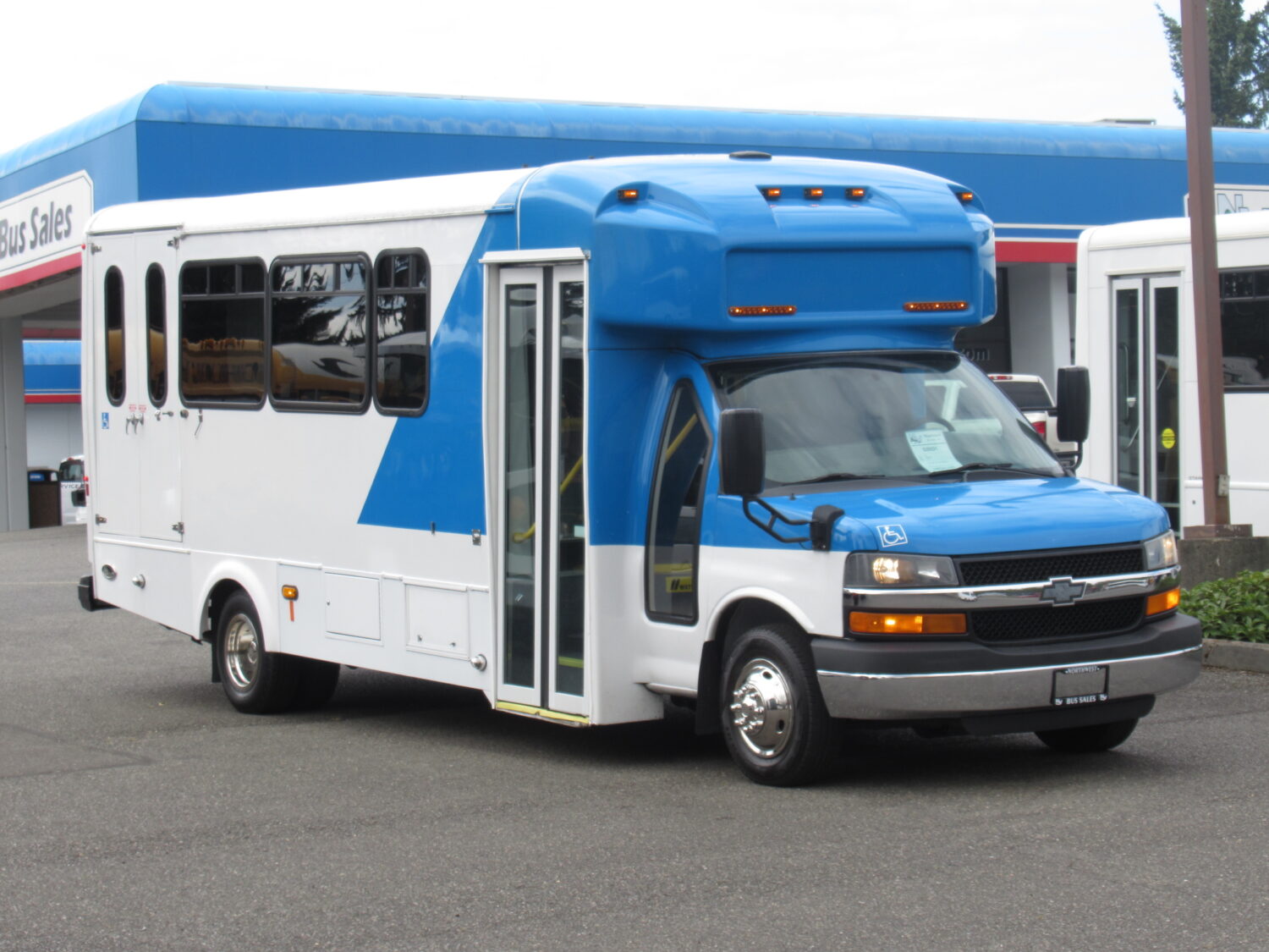 2015 Chevrolet Glaval Titan II 14 Passenger Shuttle Bus - S29221