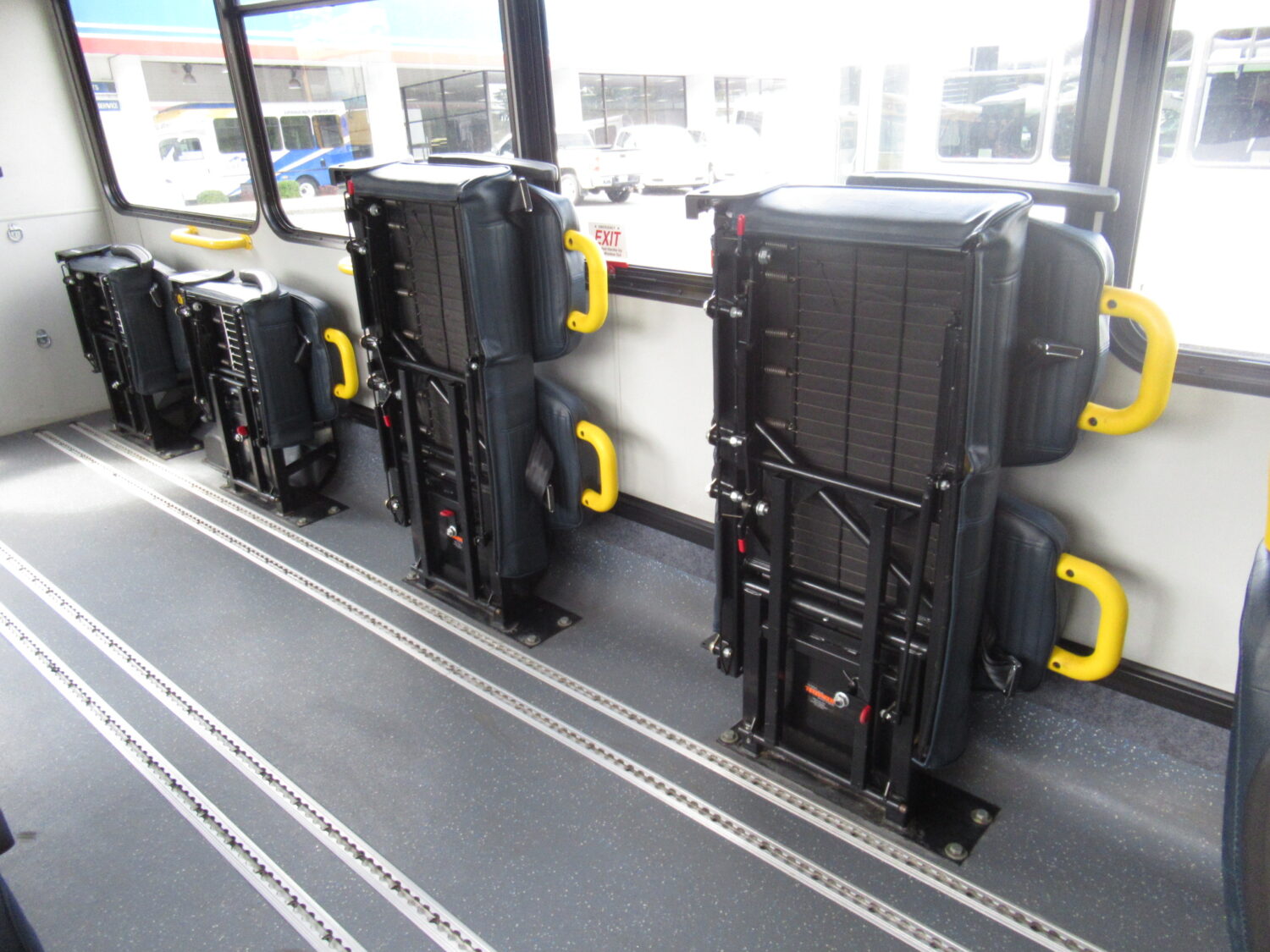 2015 Chevrolet Glaval Titan II 14 Passenger Shuttle Bus - S29221 - Image 10