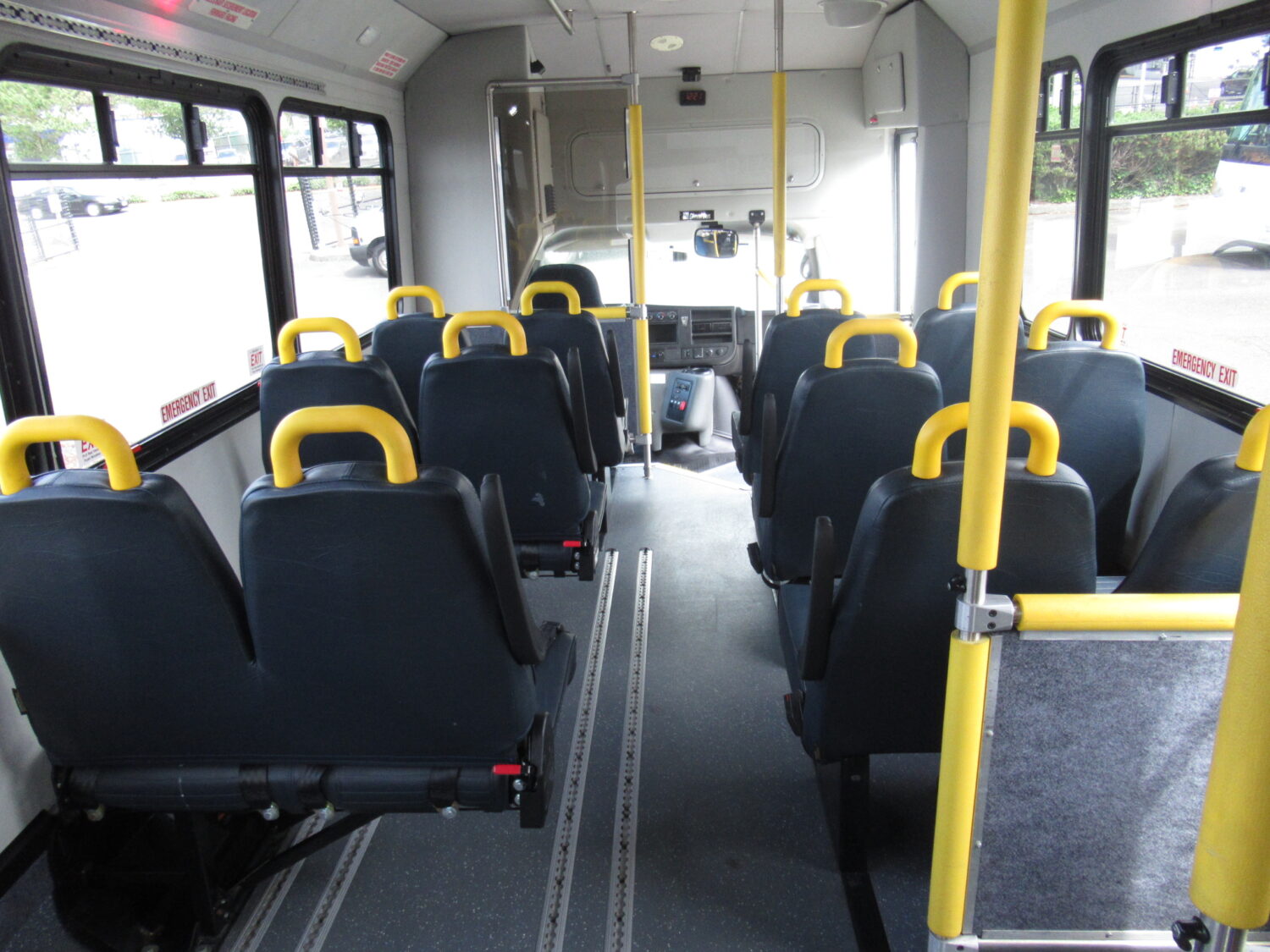 2015 Chevrolet Glaval Titan II 14 Passenger Shuttle Bus - S29221 - Image 8