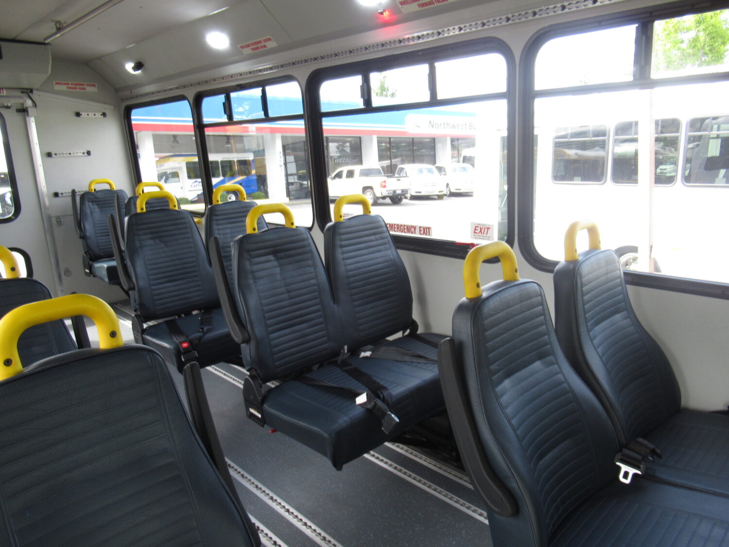 2015 Chevrolet Glaval Titan II 14 Passenger Shuttle Bus - S29221 - Image 9