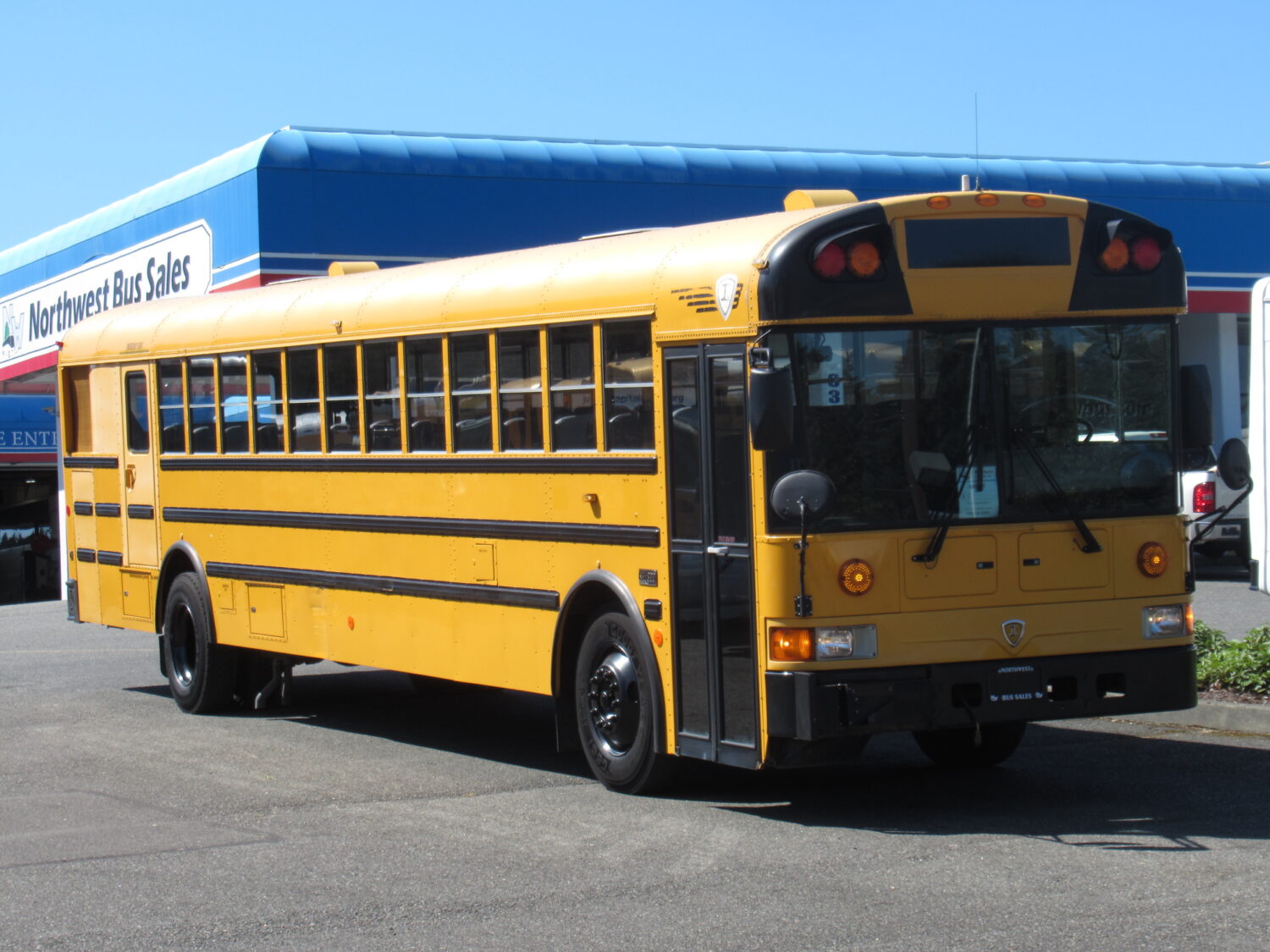2005 International RE-300 81 Passenger School Bus - B81351