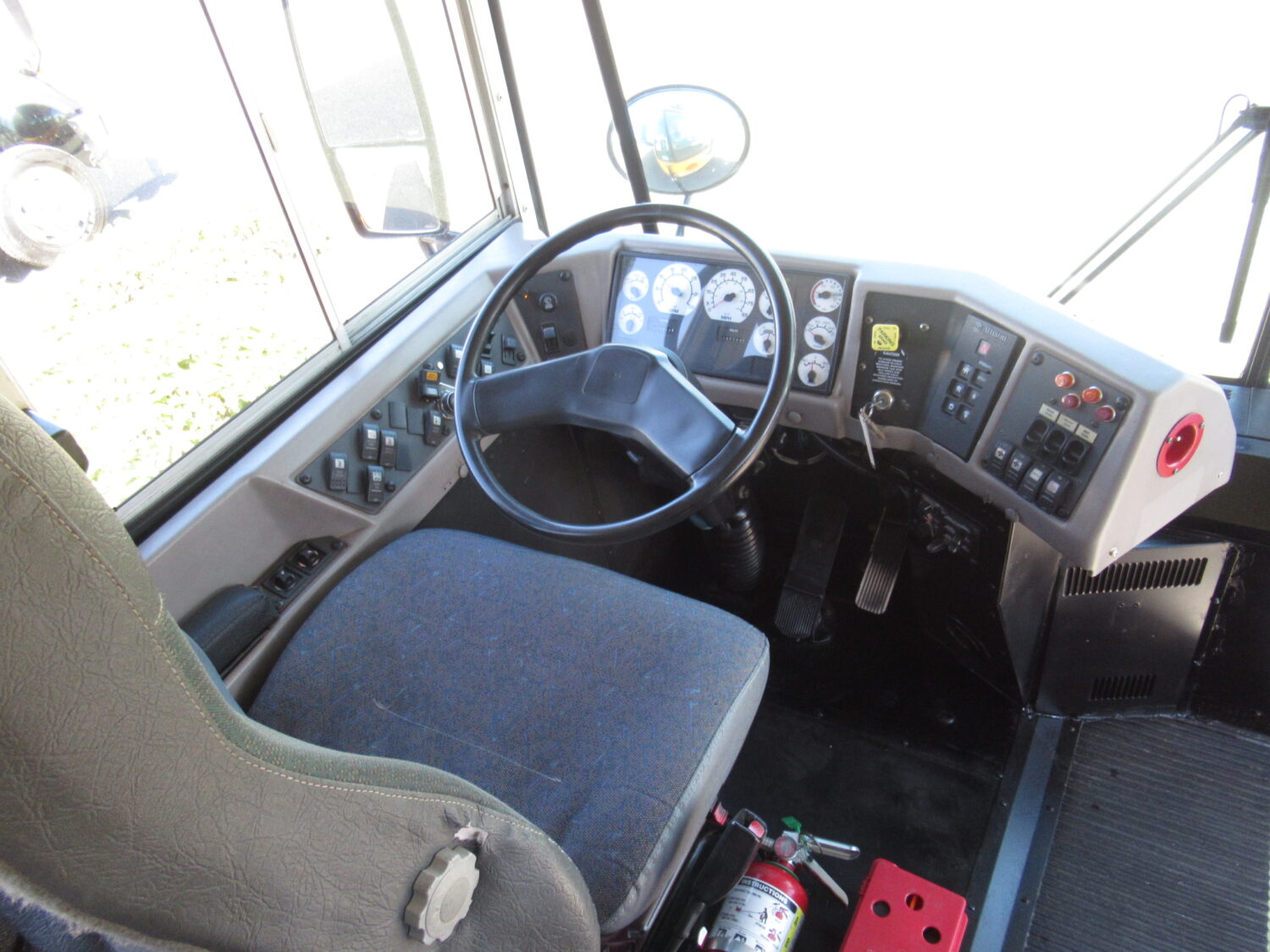 2005 International RE-300 81 Passenger School Bus - B81351 - Image 5