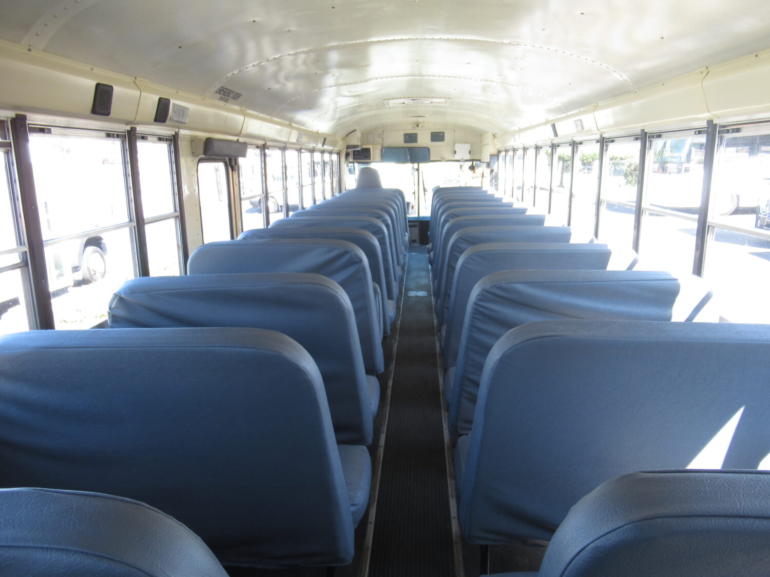 2005 International RE-300 81 Passenger School Bus - B81351 - Image 8