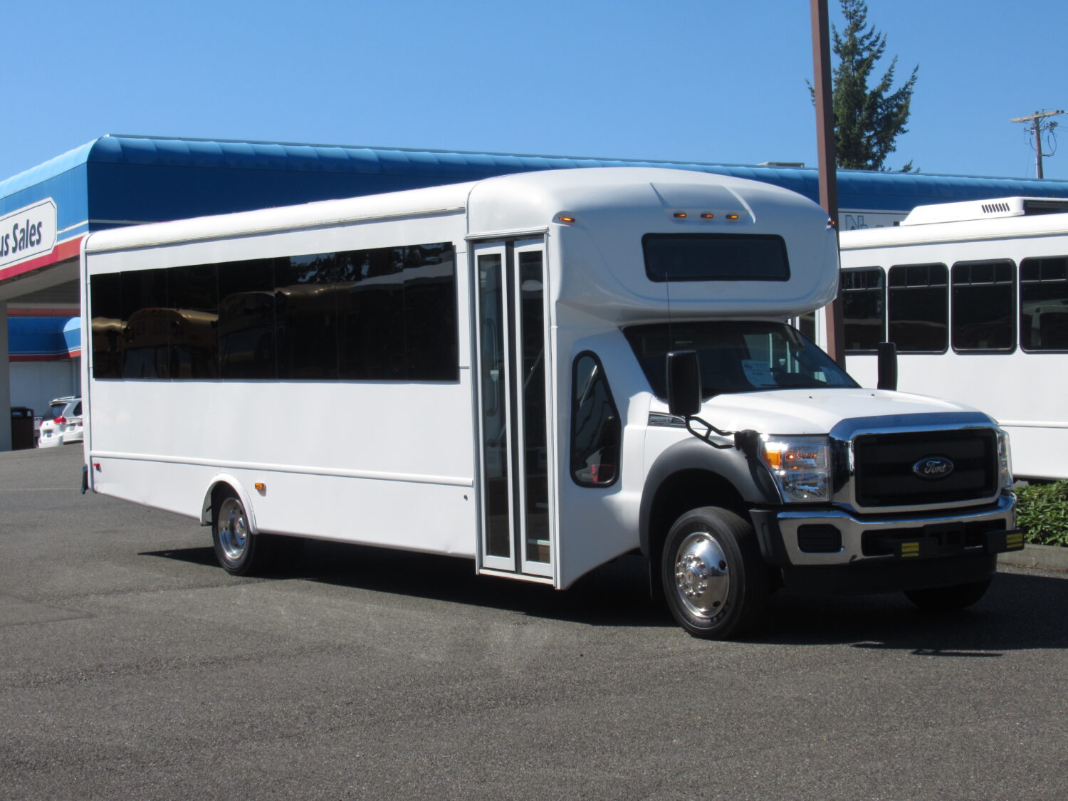 2016 Ford Starcraft Allstar XL 32 Passenger Shuttle Bus - S74349