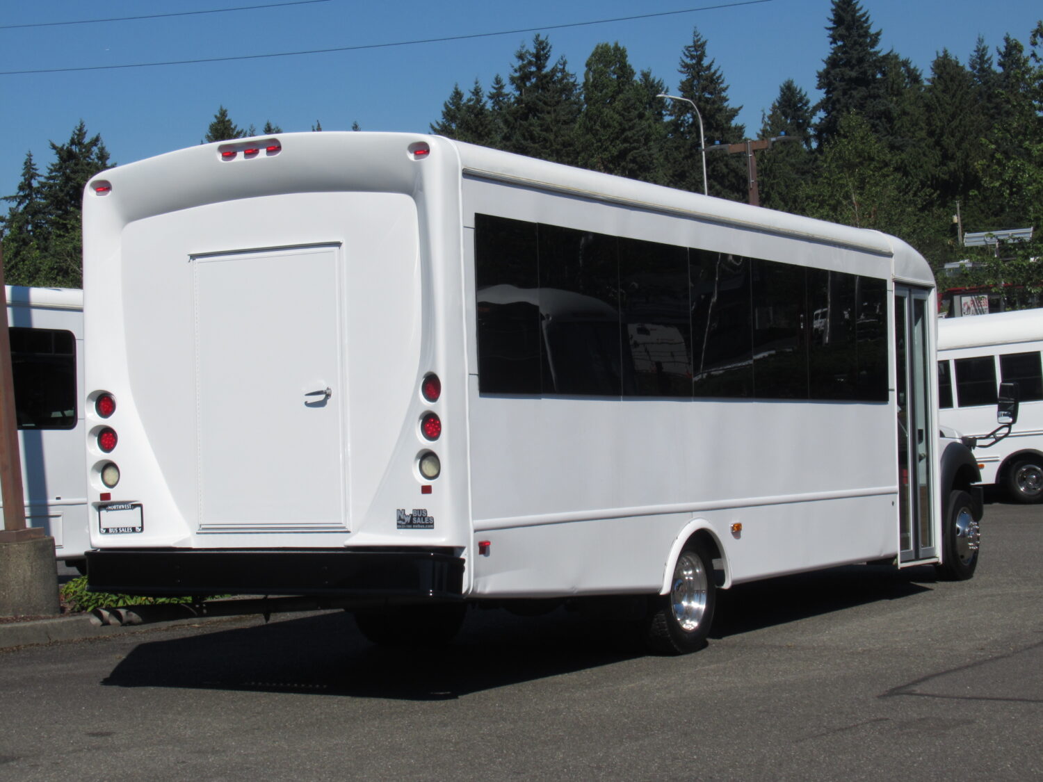 2016 Ford Starcraft Allstar XL 32 Passenger Shuttle Bus - S74349 - Image 3