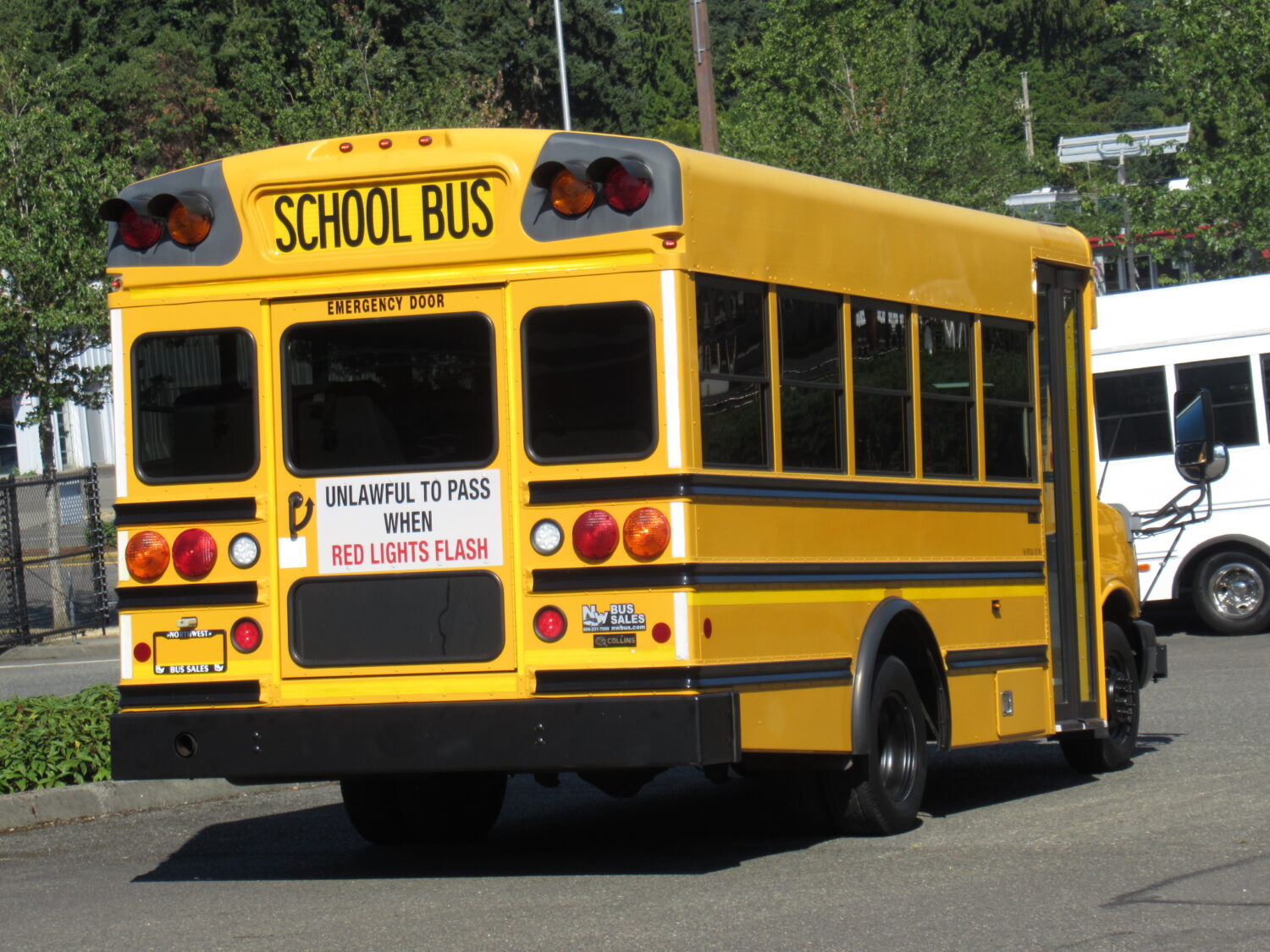 2011 Chevrolet Collins Super Bantam 24 Passenger School Bus - B61535 - Image 3