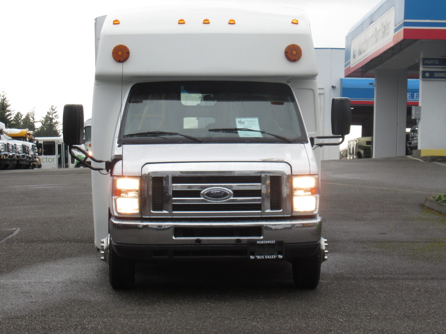 2013 Ford Goshen GC II 14 Passenger ADA Shuttle Bus - S28903 - Image 12