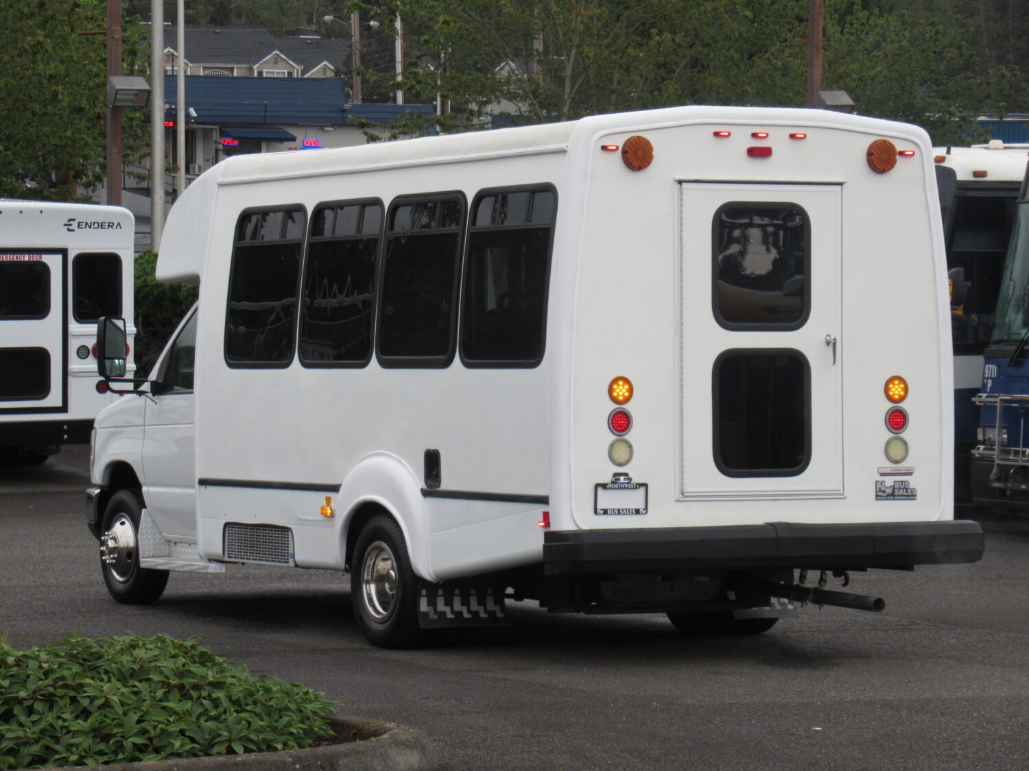 2013 Ford Goshen GC II 14 Passenger ADA Shuttle Bus - S28903 - Image 4