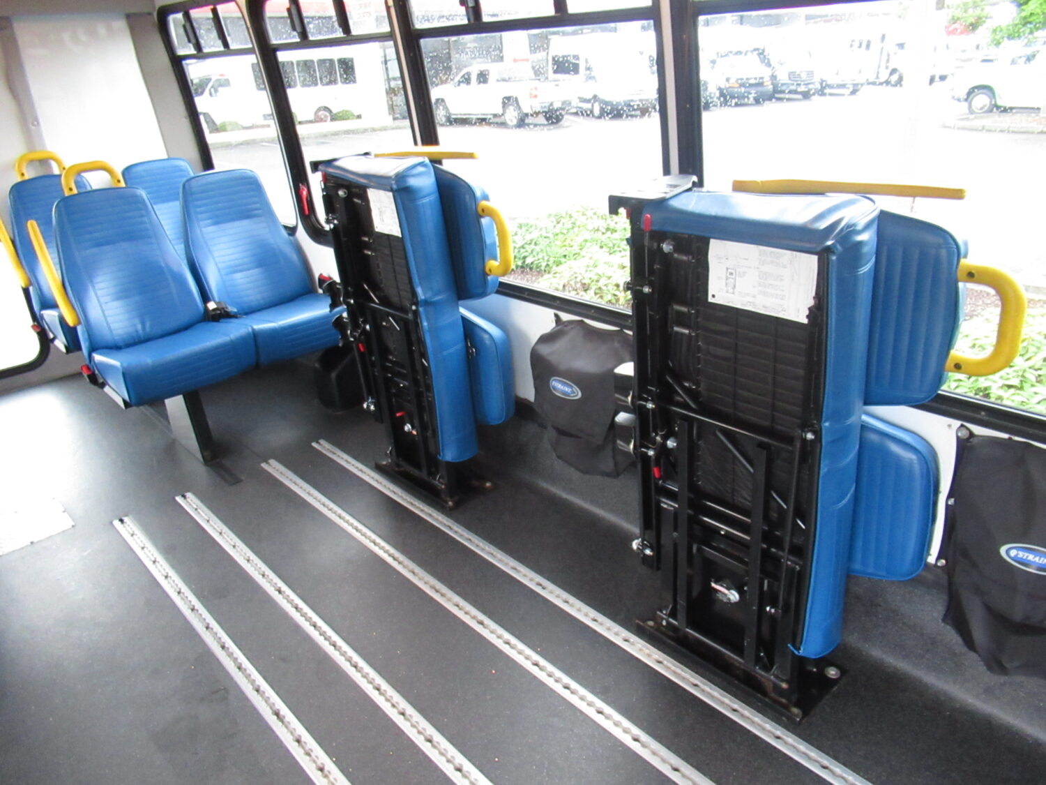 2013 Ford Goshen GC II 14 Passenger ADA Shuttle Bus - S28903 - Image 9