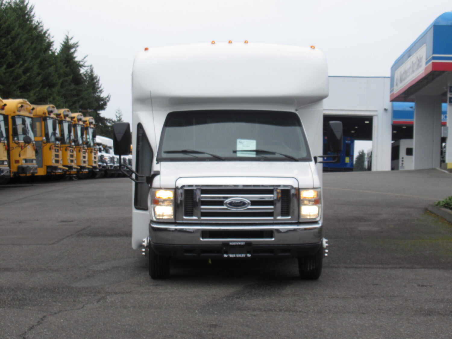 2010 Ford Starcraft Allstar 25 Passenger Shuttle Bus - S03764 - Image 12
