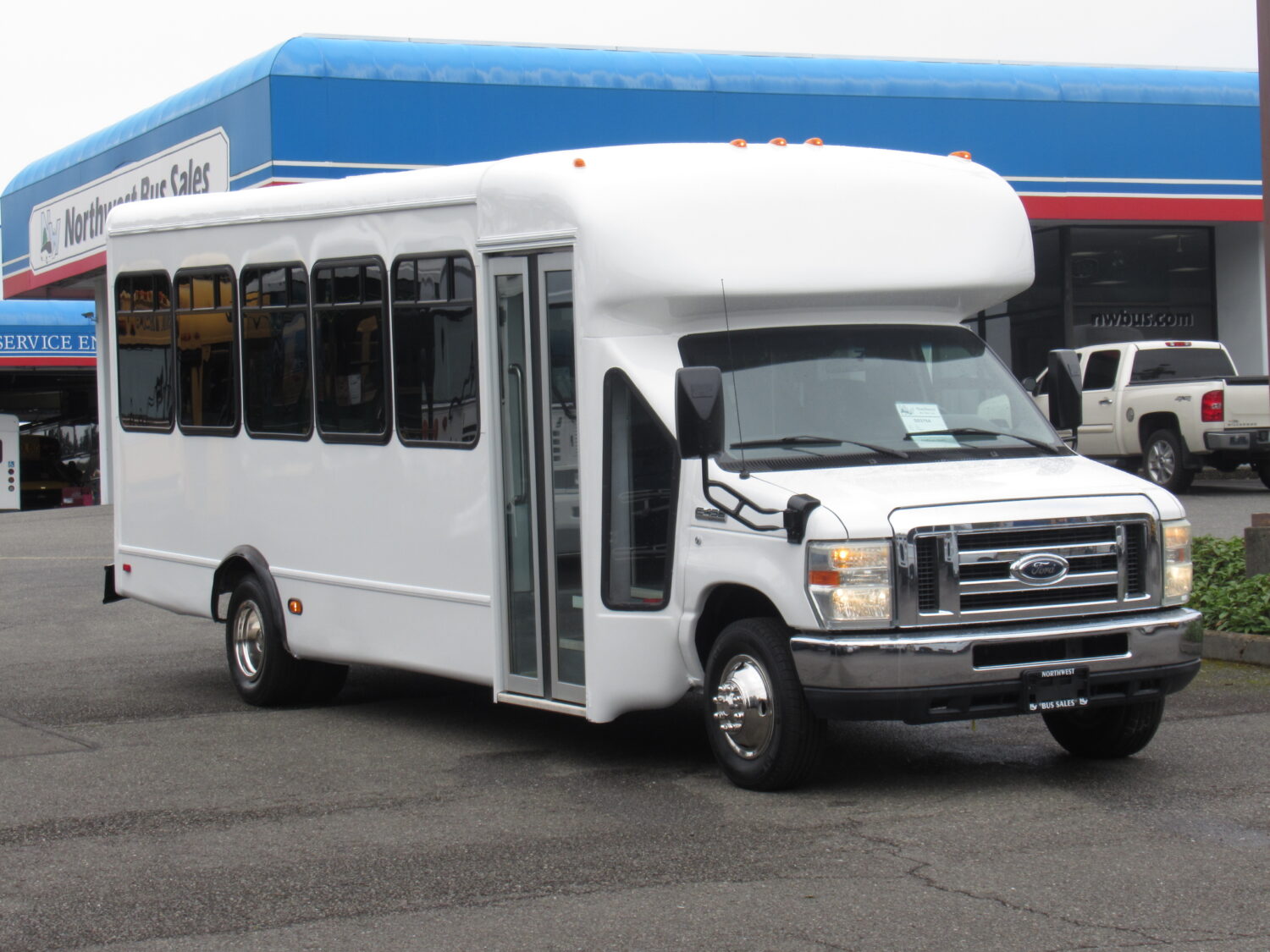 2010 Ford Starcraft Allstar 25 Passenger Shuttle Bus - S03764