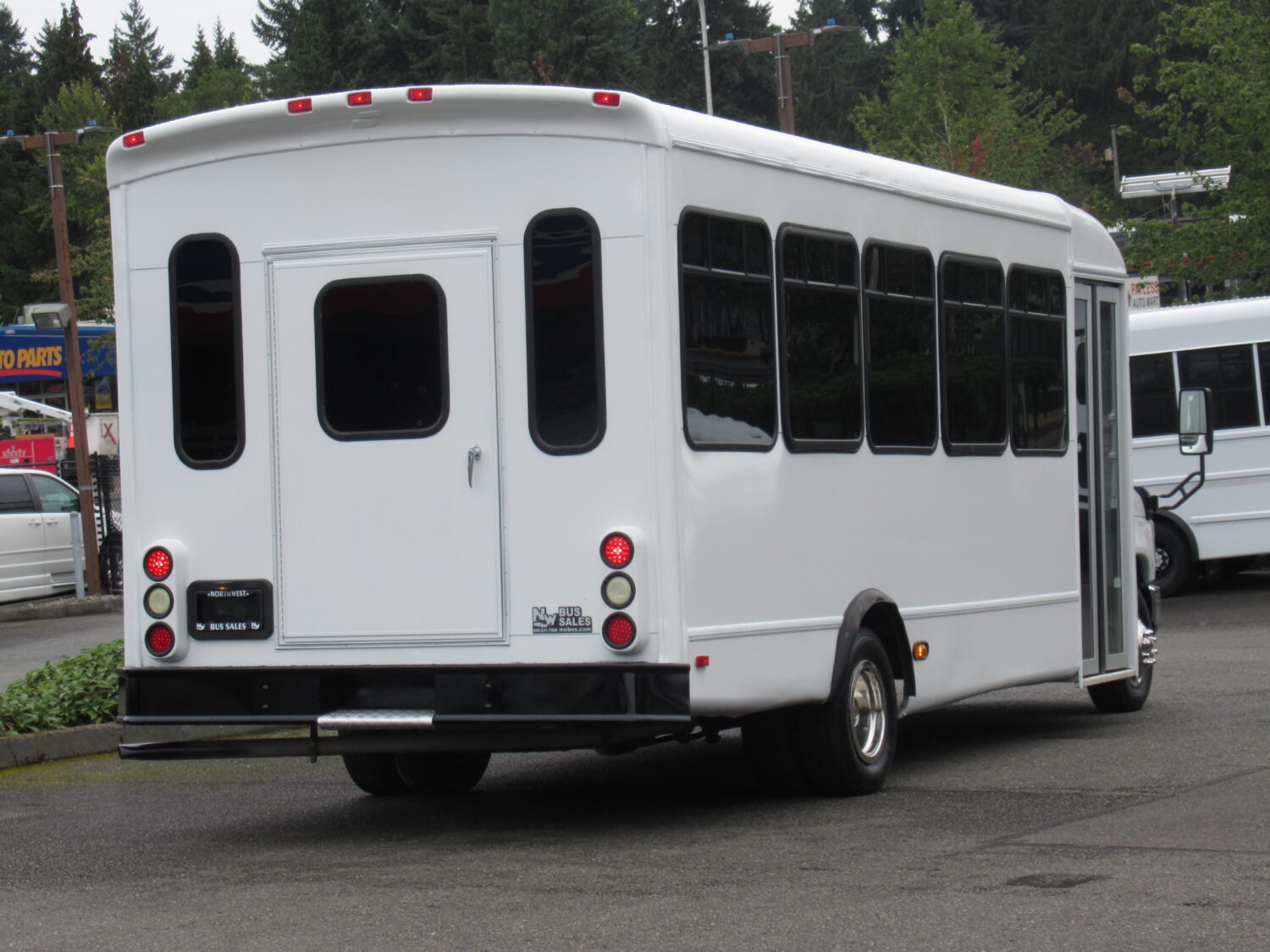 2010 Ford Starcraft Allstar 25 Passenger Shuttle Bus - S03764 - Image 3