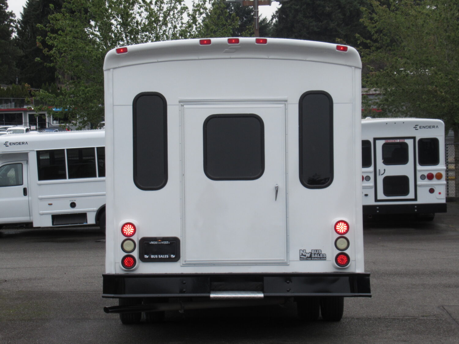 2010 Ford Starcraft Allstar 25 Passenger Shuttle Bus - S03764 - Image 11