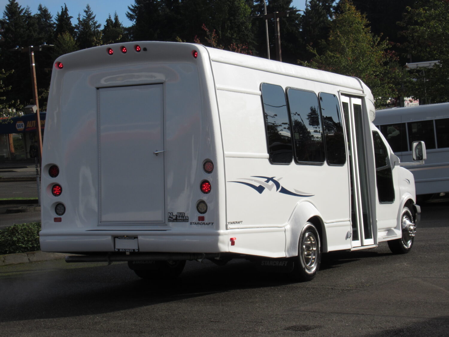 2023 Chevrolet Starcraft Starquest - 14 Passenger w/Rear Luggage - S12468 - Image 3