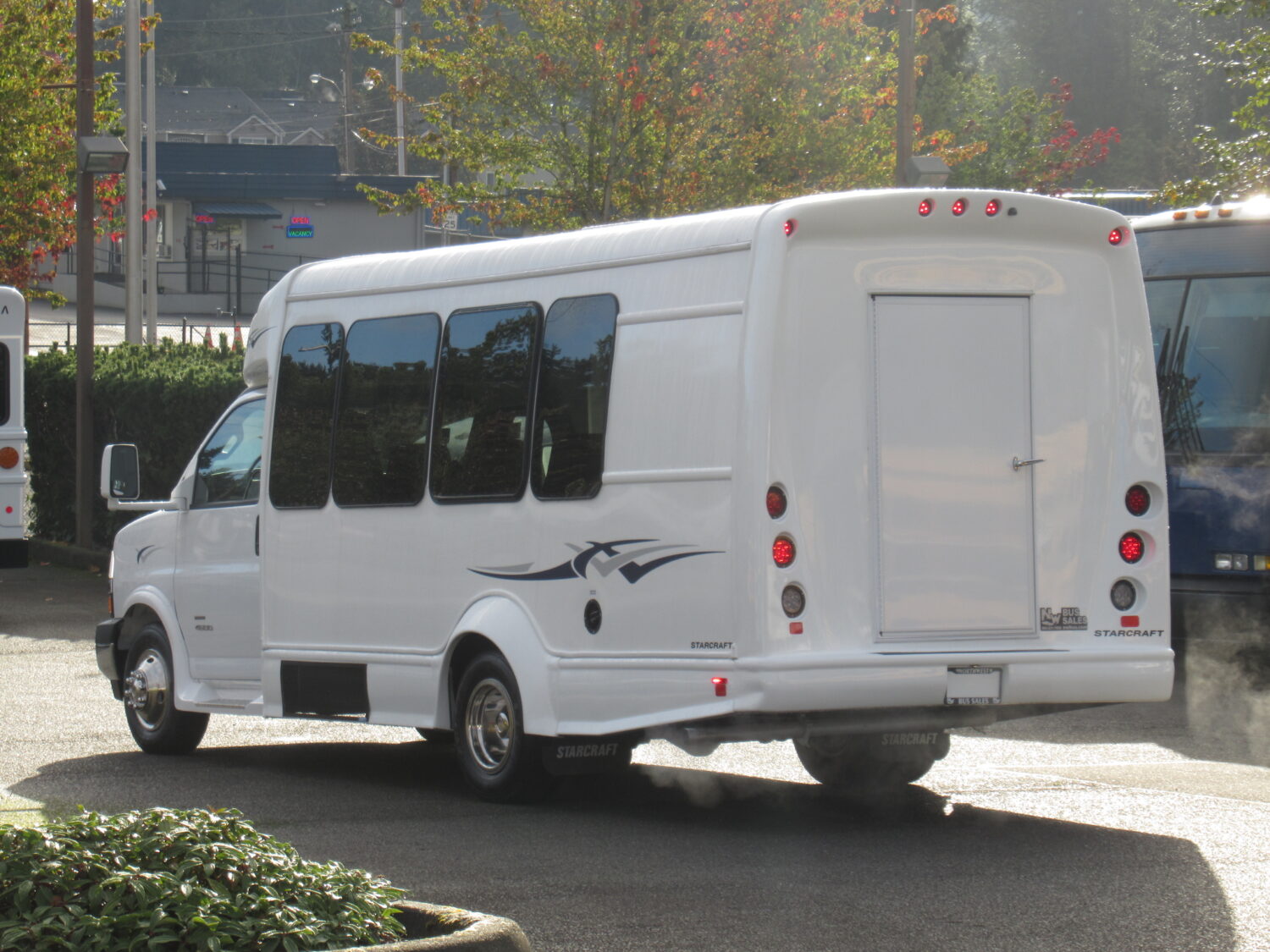 2023 Chevrolet Starcraft Starquest - 14 Passenger w/Rear Luggage - S12468 - Image 4