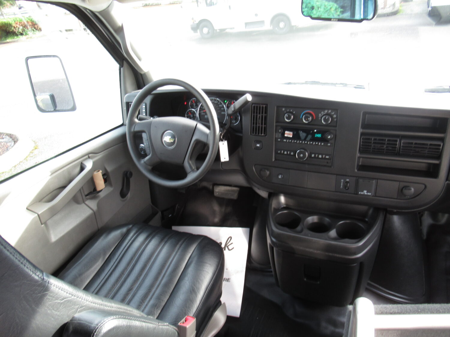 2023 Chevrolet Starcraft Starquest - 14 Passenger w/Rear Luggage - S12468 - Image 5