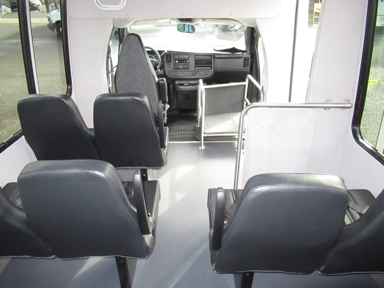 2023 Chevrolet Starcraft Starquest - 14 Passenger w/Rear Luggage - S12468 - Image 8