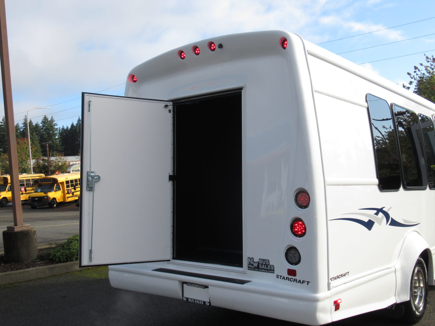 2023 Chevrolet Starcraft Starquest - 14 Passenger w/Rear Luggage - S12468 - Image 10