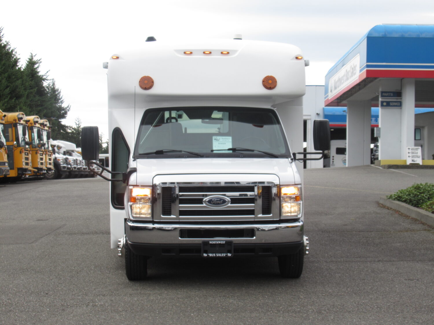 2017 Ford StarTrans Senator 14 Passenger ADA Shuttle Bus - S10324 - Image 12