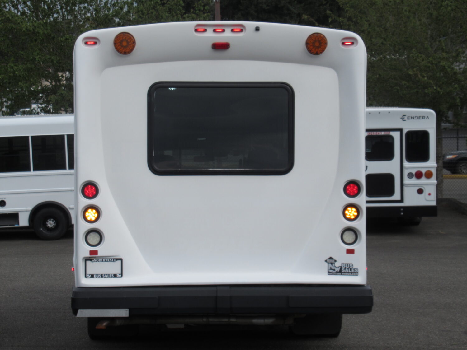 2017 Ford StarTrans Senator 14 Passenger ADA Shuttle Bus - S10324 - Image 11