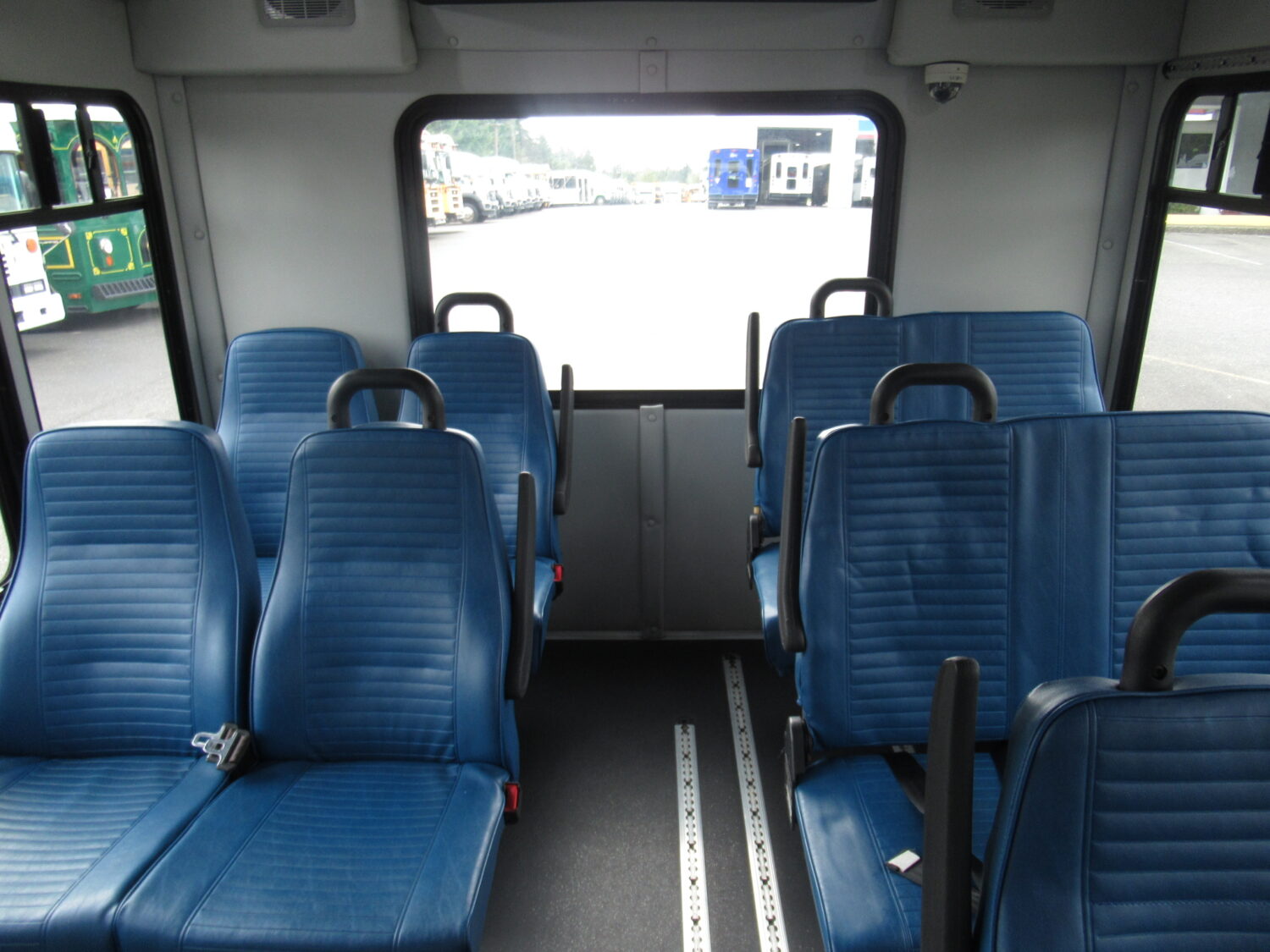 2017 Ford StarTrans Senator 14 Passenger ADA Shuttle Bus - S10324 - Image 7