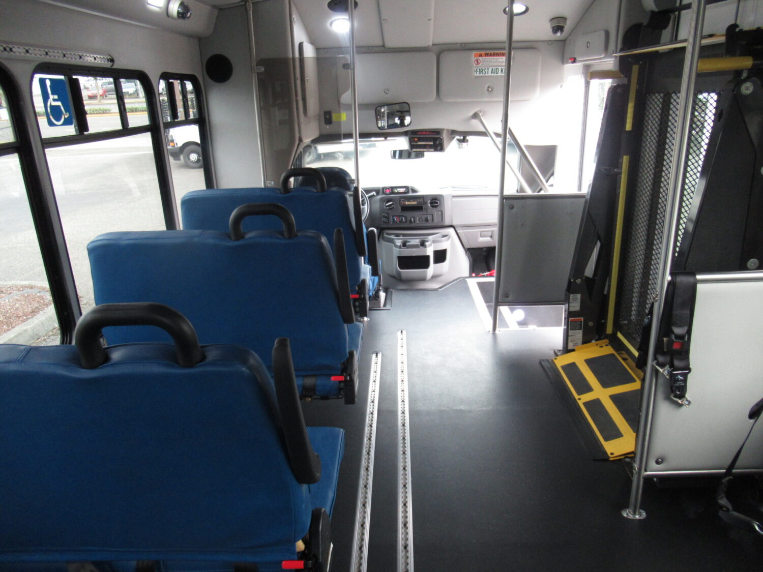 2017 Ford StarTrans Senator 14 Passenger ADA Shuttle Bus - S10324 - Image 8