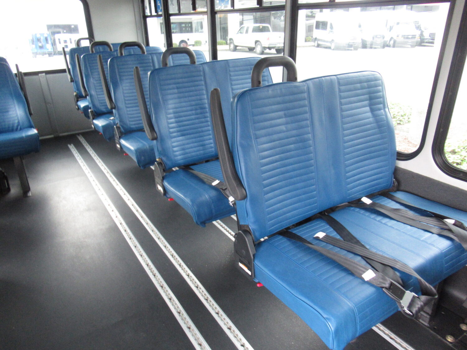 2017 Ford StarTrans Senator 14 Passenger ADA Shuttle Bus - S10324 - Image 10