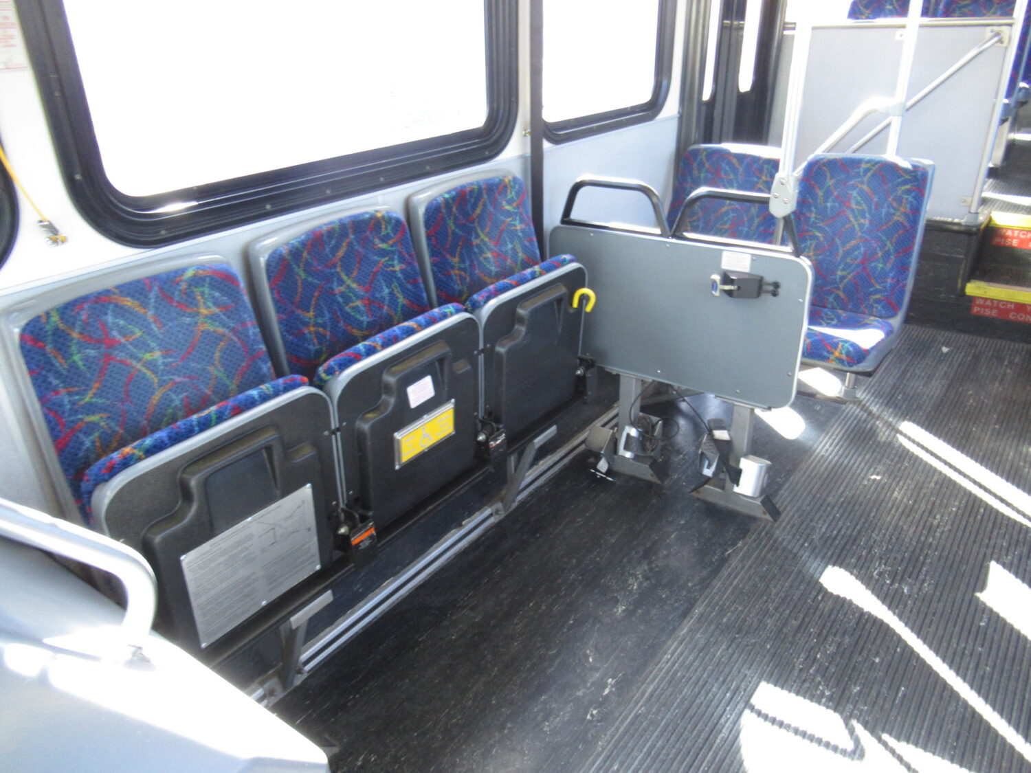 2006 Gillig Low Floor 32 Passenger ADA Transit Bus - T77050 - Image 10
