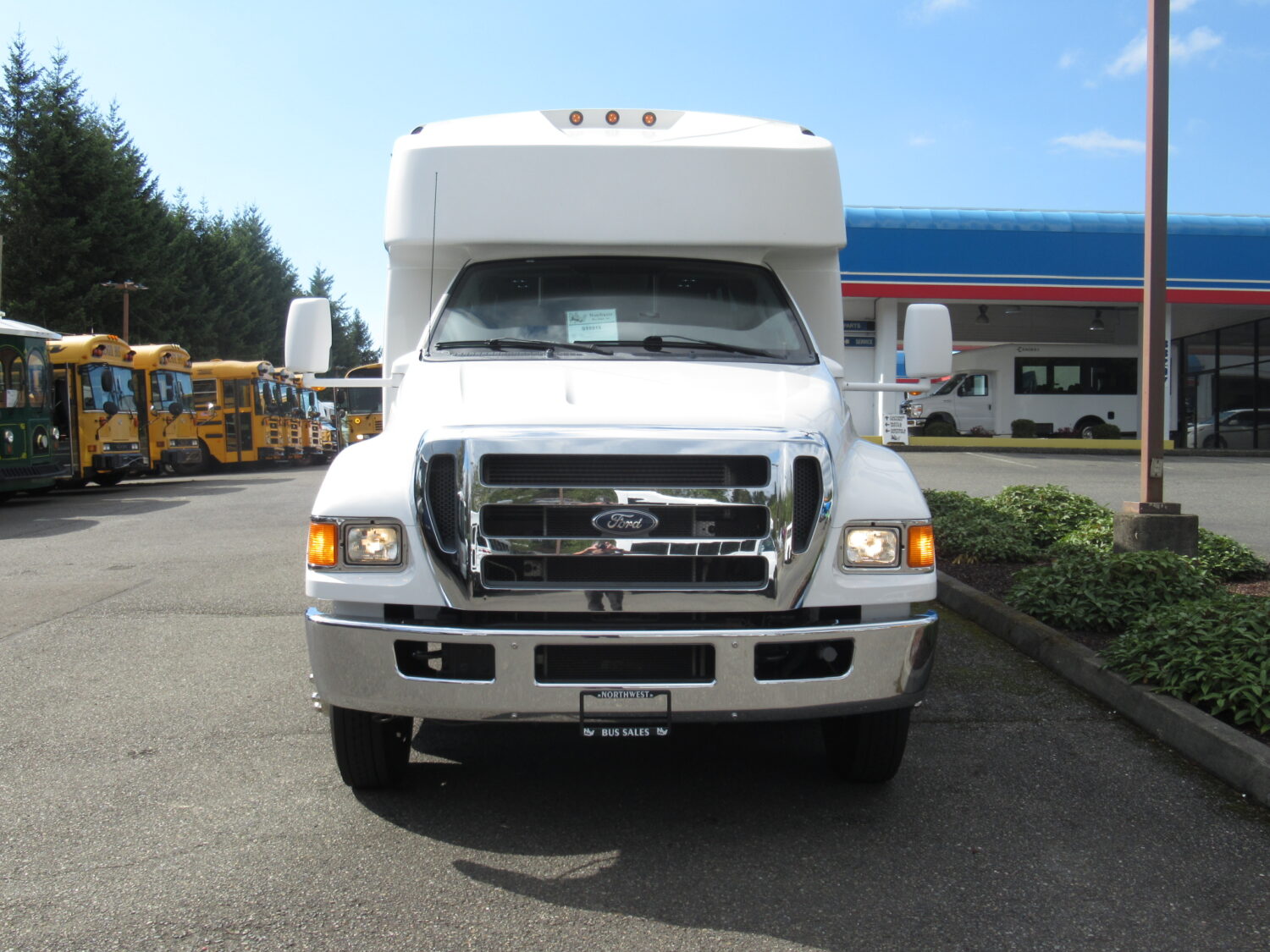 2015 Ford Starcraft XLT 40 Passenger + Rear Luggage Shuttle Bus - S19816 - Image 12