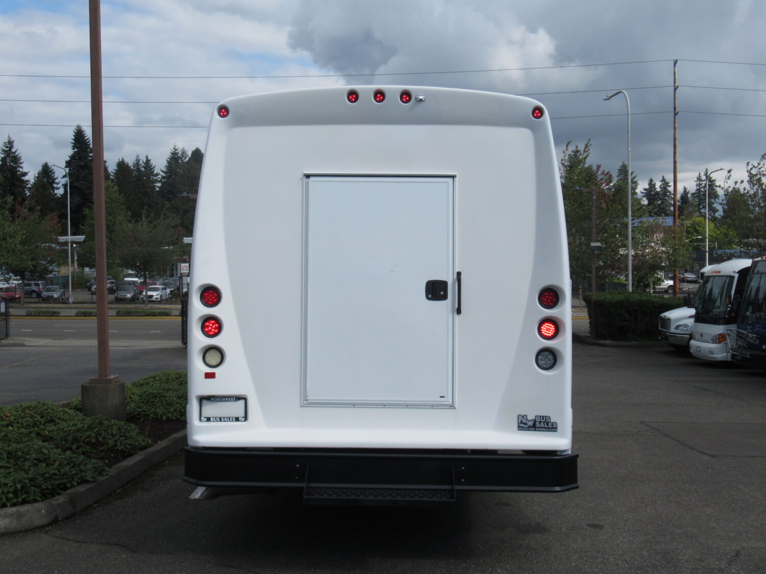 2015 Ford Starcraft XLT 40 Passenger + Rear Luggage Shuttle Bus - S19816 - Image 11