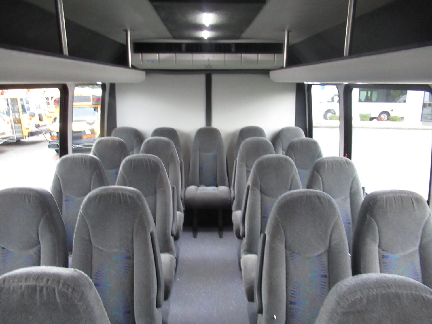 2015 Ford Starcraft XLT 40 Passenger + Rear Luggage Shuttle Bus - S19816 - Image 7