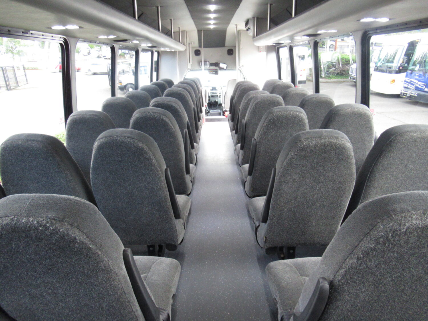 2015 Ford Starcraft XLT 40 Passenger + Rear Luggage Shuttle Bus - S19816 - Image 8