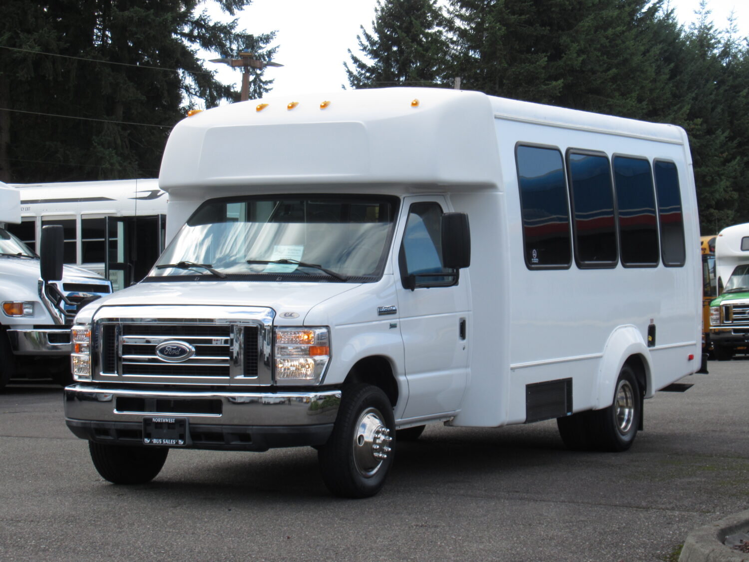 2014 Ford Elkhart ECII 12 Passenger + 2 Wheelchair Shuttle Bus - S97478 - Image 2